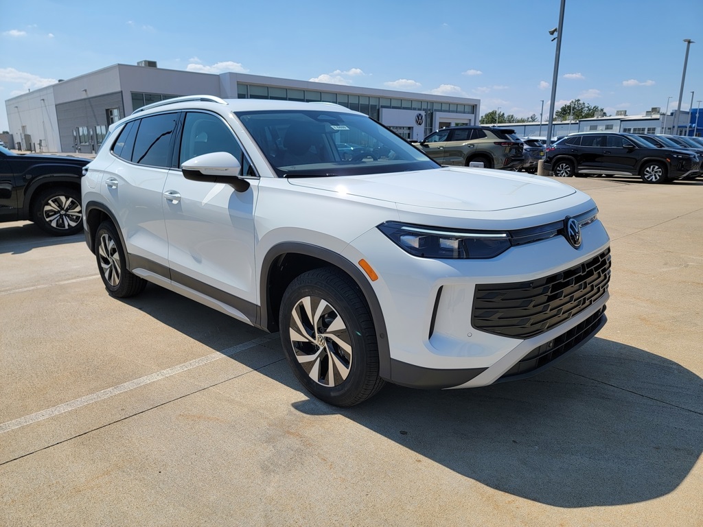 2025 Volkswagen Tiguan S's photo