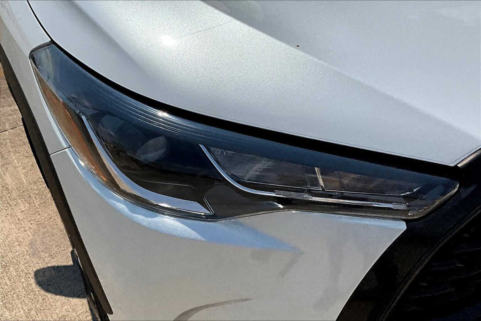 2023 Toyota Corolla Cross LE photo 26