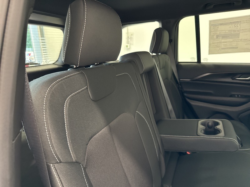 2025 Jeep Grand Cherokee Laredo X photo 12