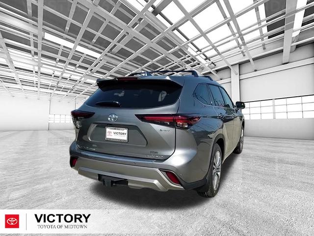 2025 Toyota Highlander Hybrid Platinum photo 3