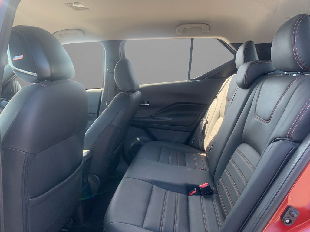 2020 Nissan Kicks SR photo 9