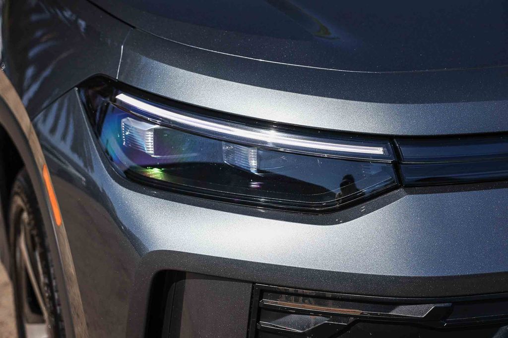 2026 Volkswagen Tiguan SE photo 4