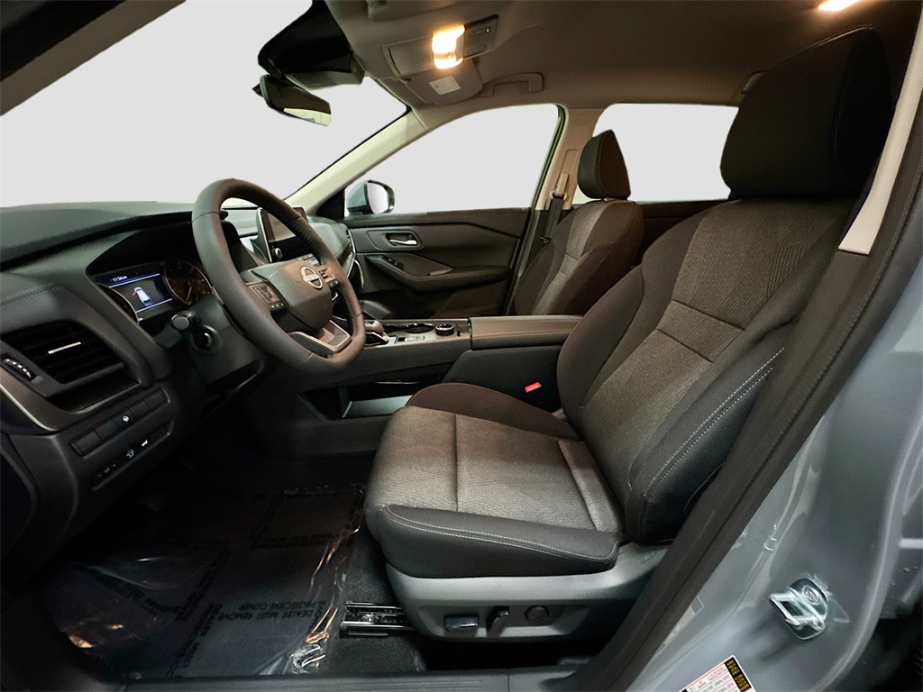 2026 Nissan Rogue SV photo 5