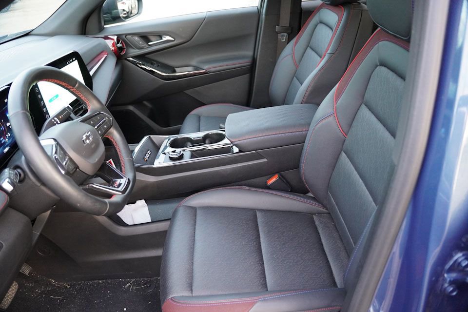 2025 Chevrolet Equinox RS photo 3