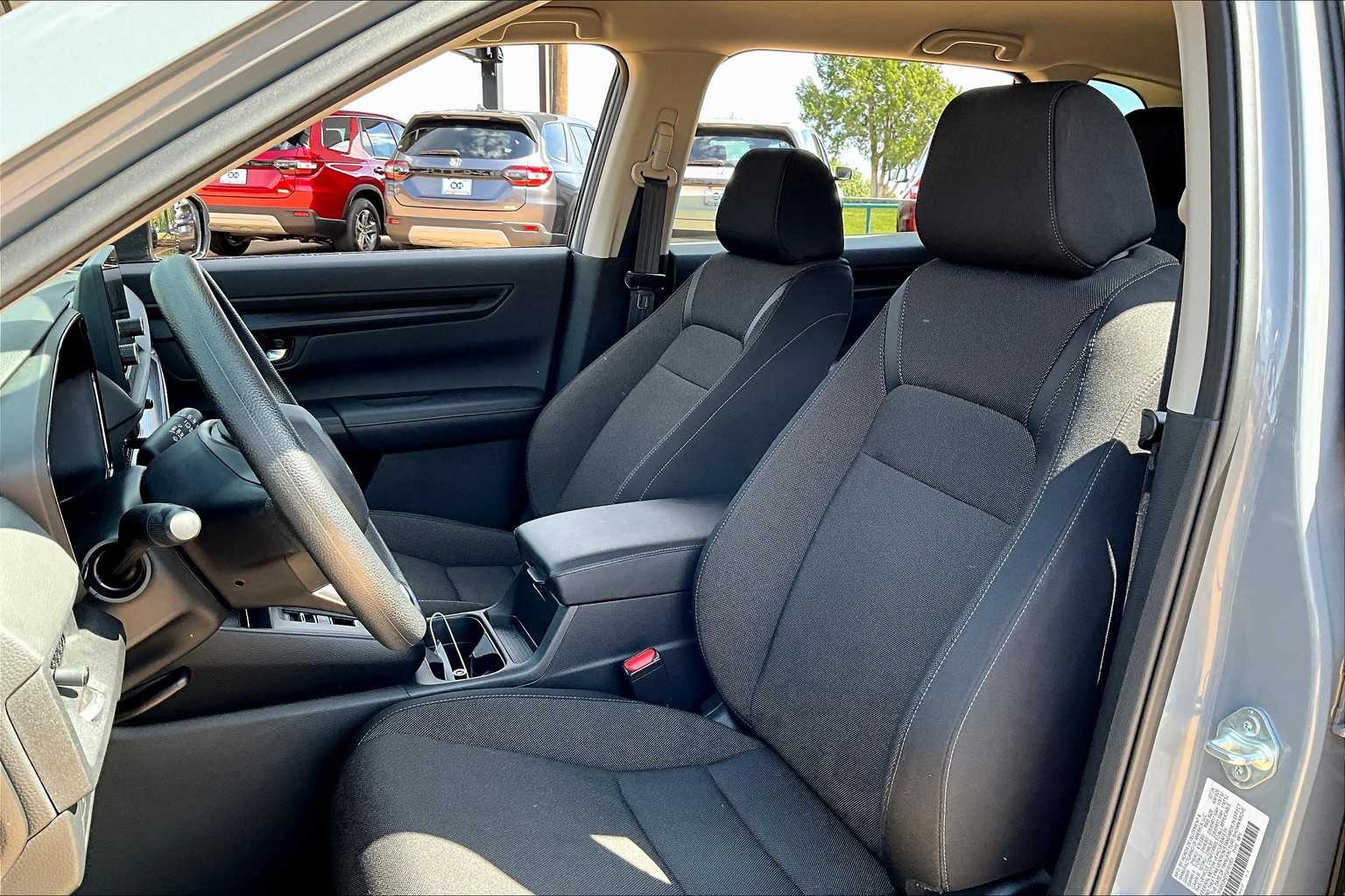 2025 Honda CR-V LX photo 7