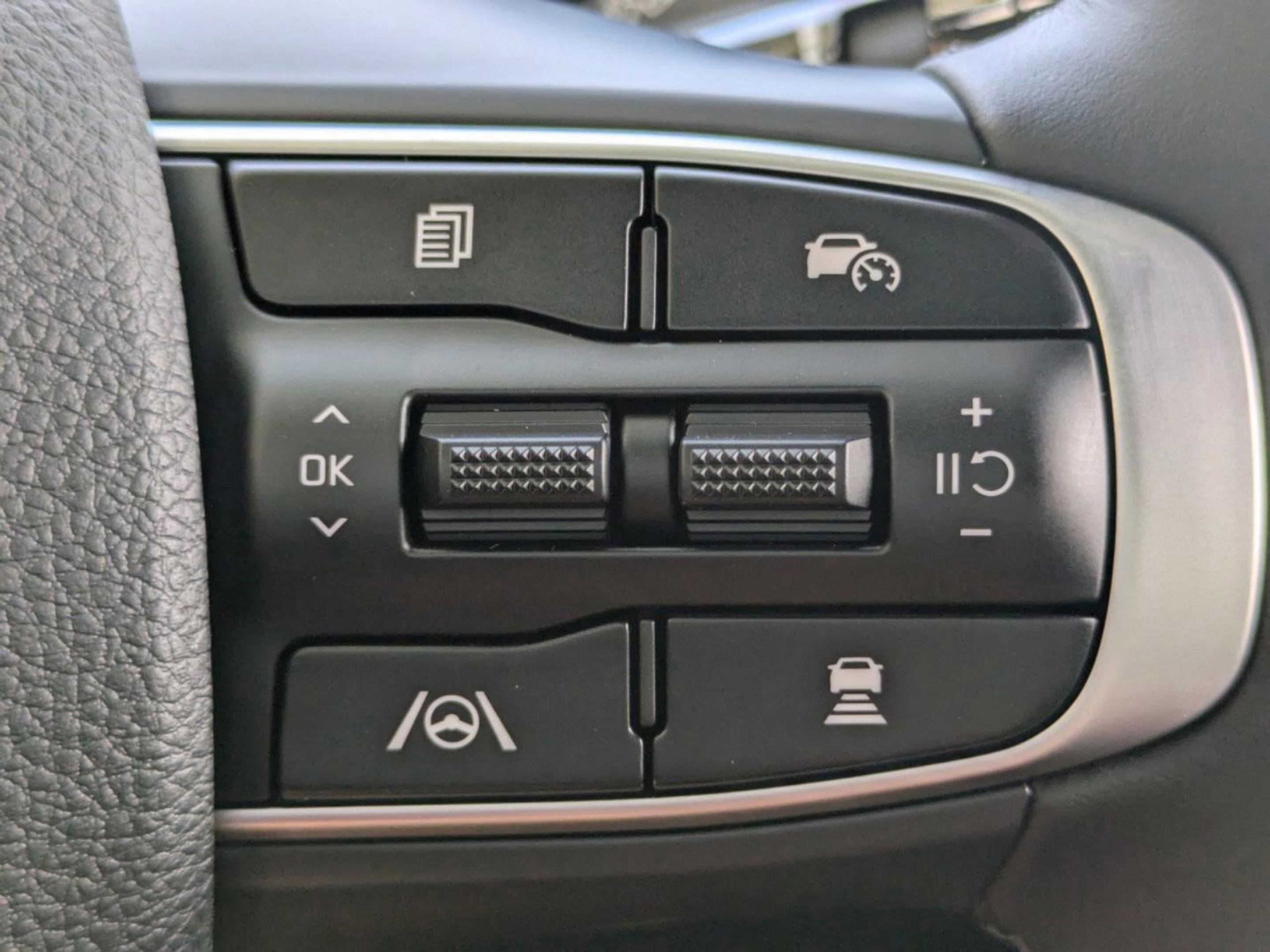 2025 Kia K5 GT-Line photo 29