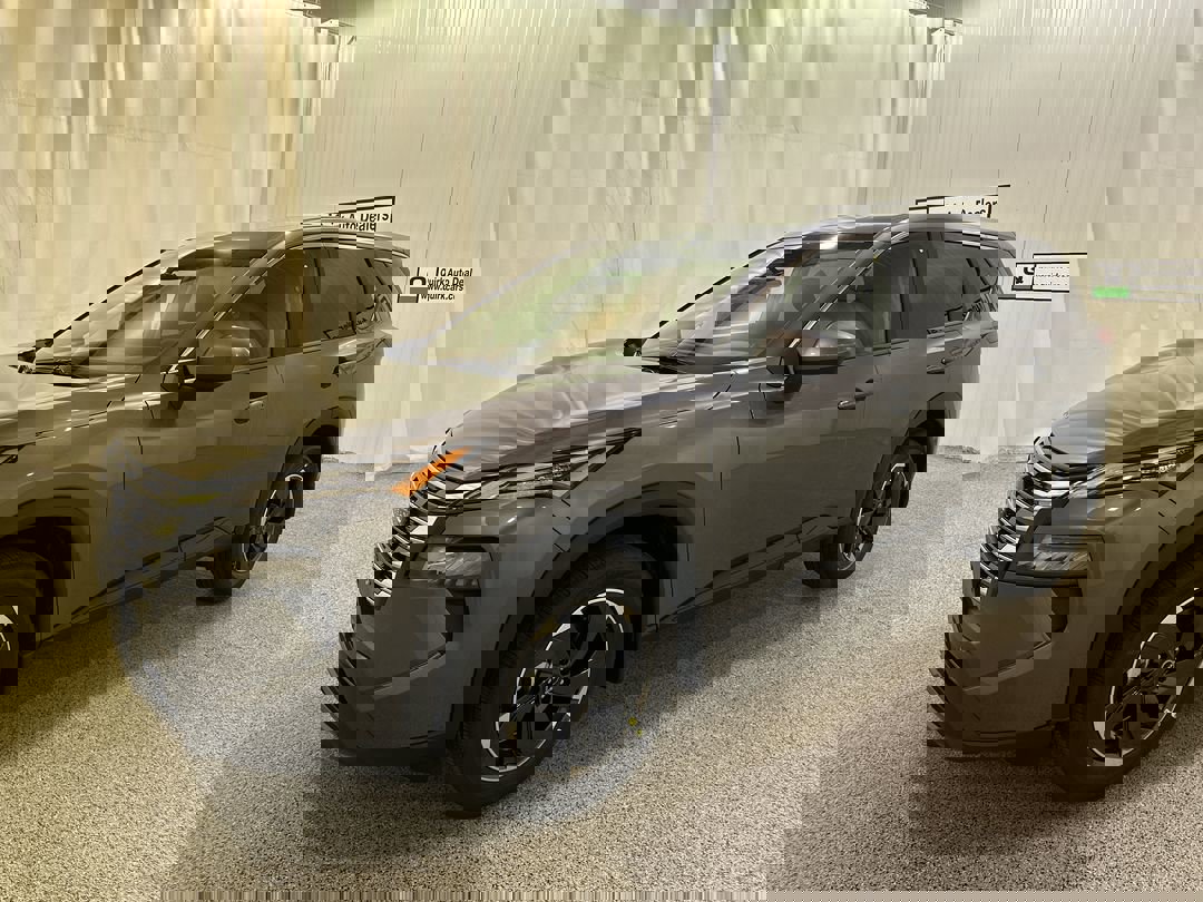 2026 Nissan Rogue SV photo 3