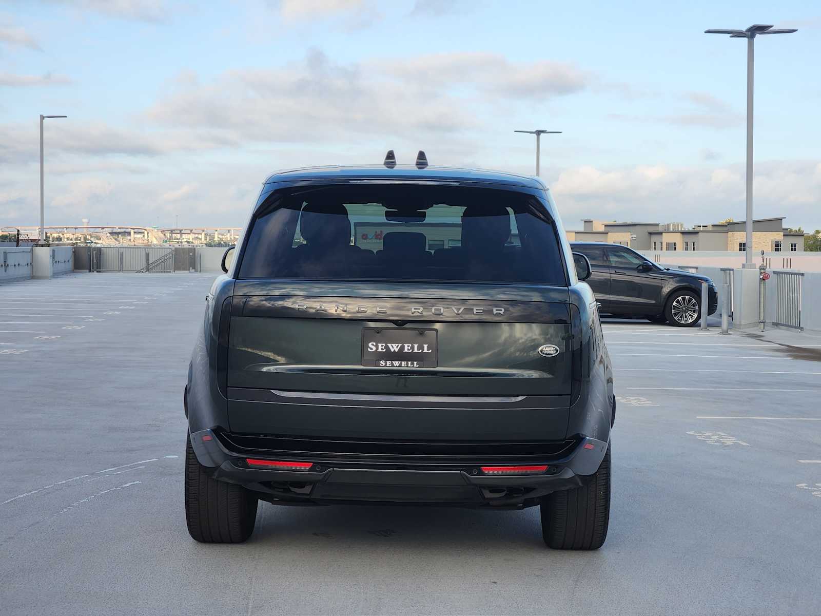 2023 Land Rover Range Rover SE photo 6