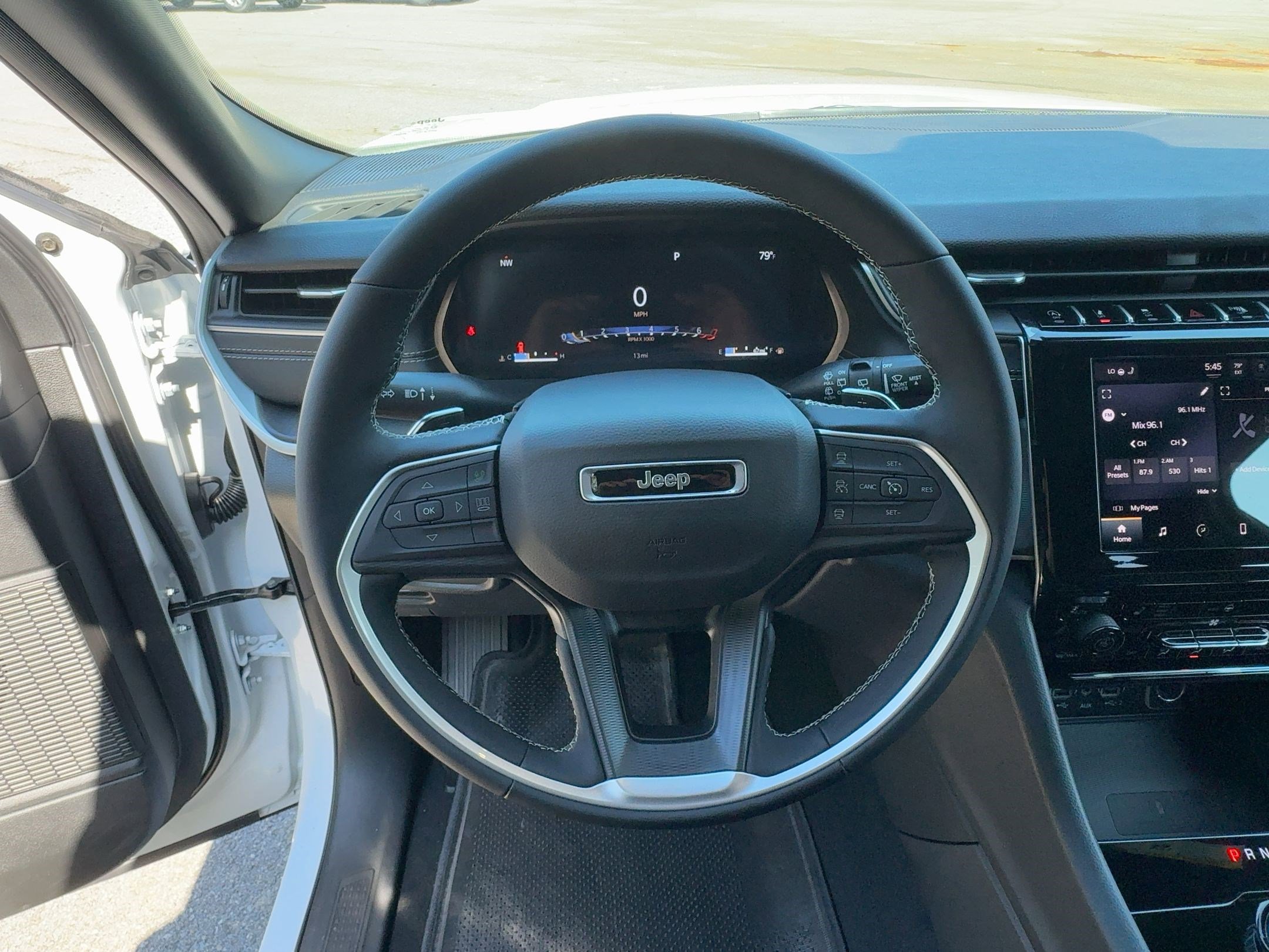 2025 Jeep Grand Cherokee Laredo photo 26