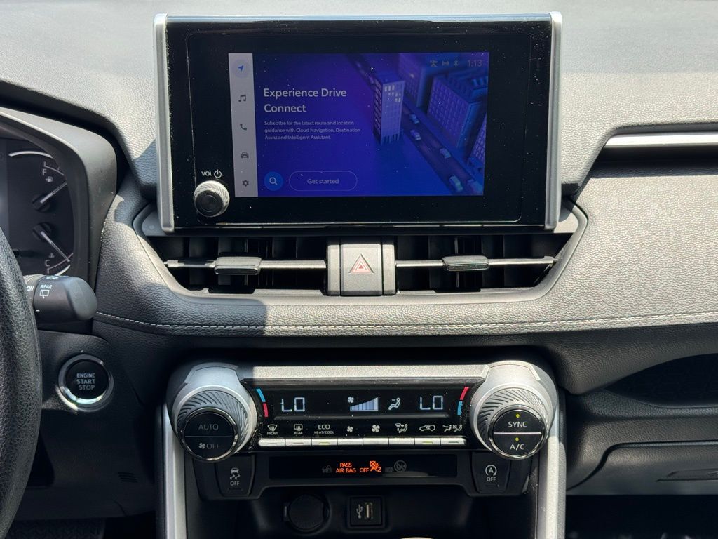 2023 Toyota RAV4 XLE photo 12