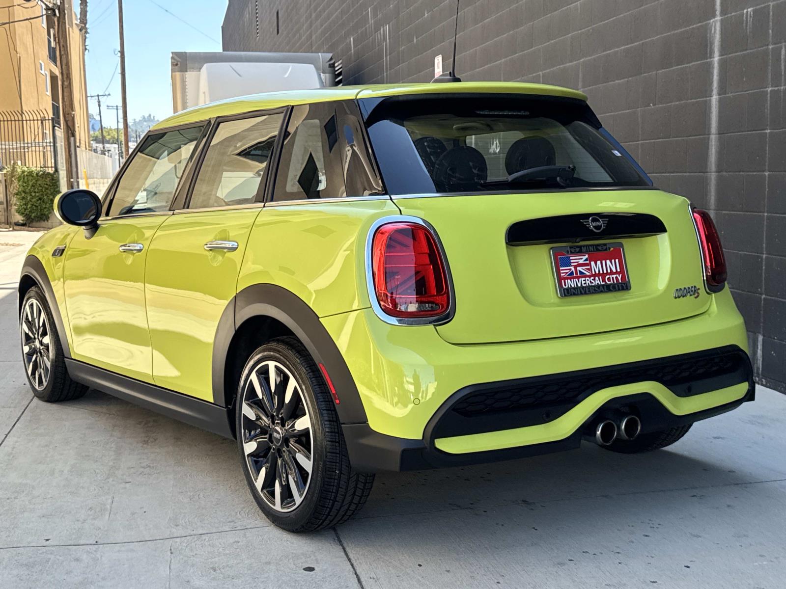 2023 Mini Cooper 4 Door Hardtop S photo 4