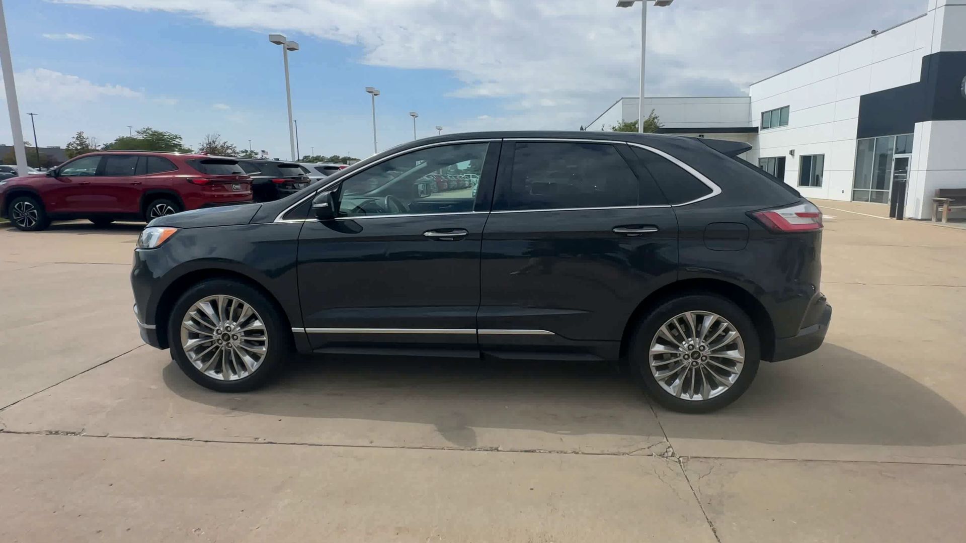 2021 Ford Edge Titanium photo 4