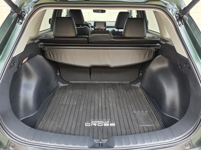 2022 Toyota Corolla Cross XLE photo 22