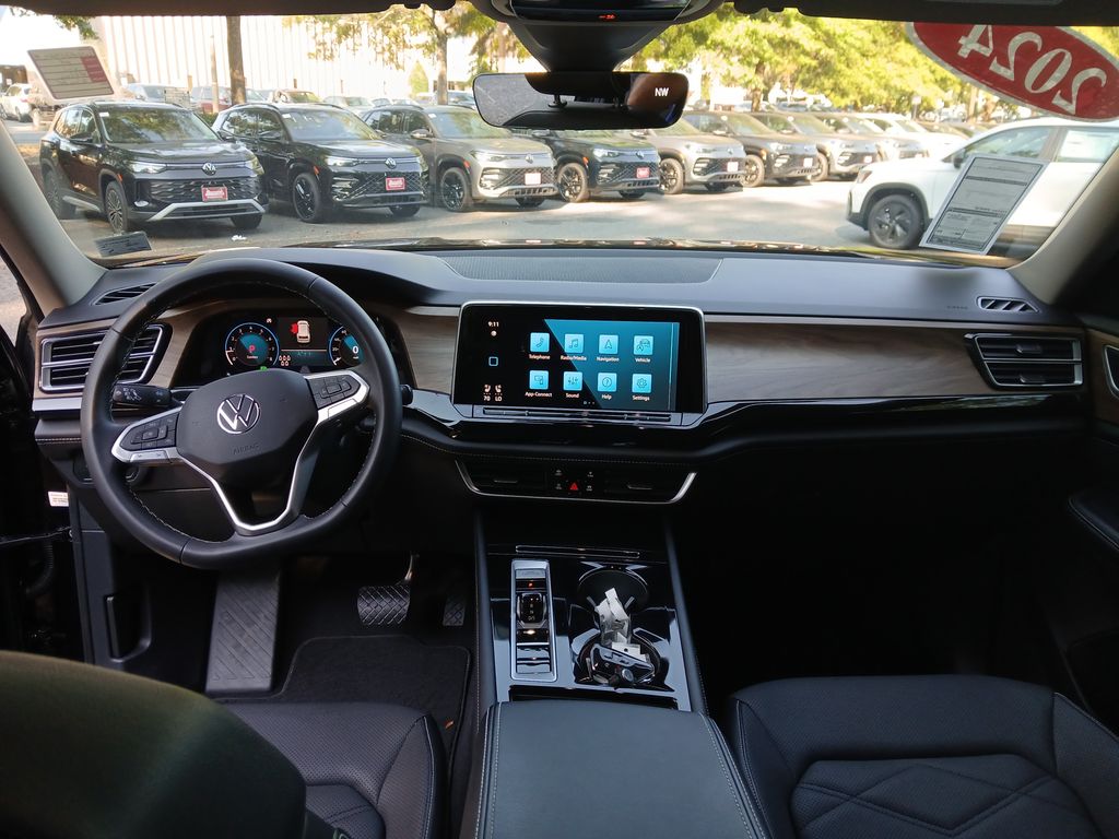 2024 Volkswagen Atlas SE Technology photo 9