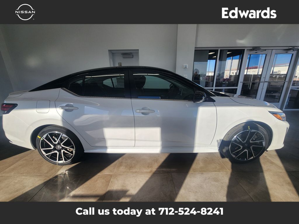 2025 Nissan Sentra SR's photo