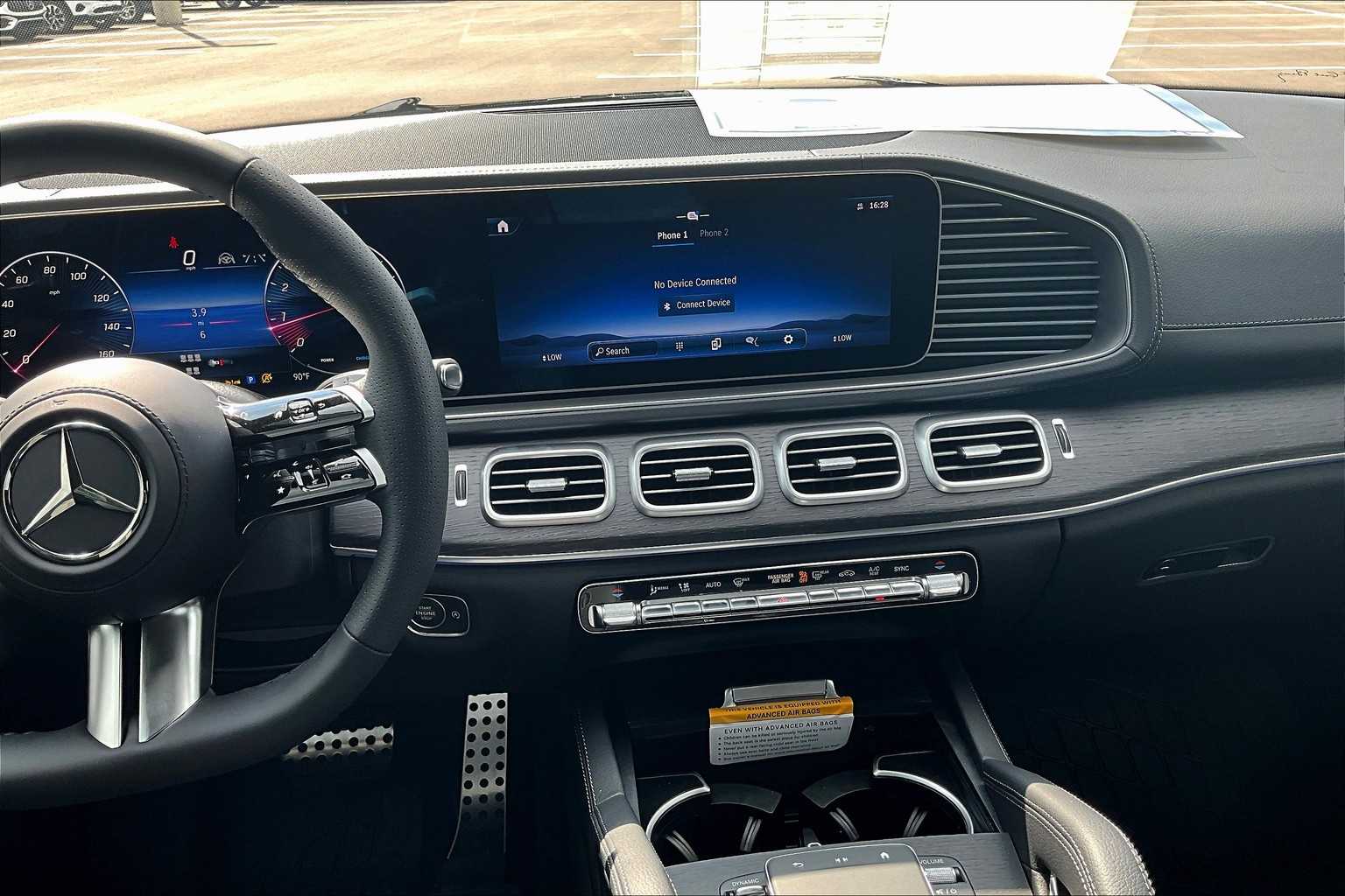 2025 Mercedes Benz GLS 450 4MATIC photo 4