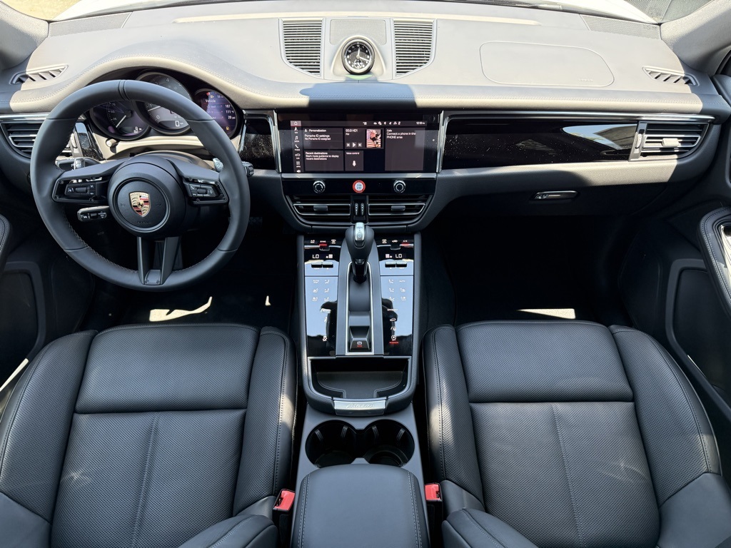2025 Porsche Macan S photo 11