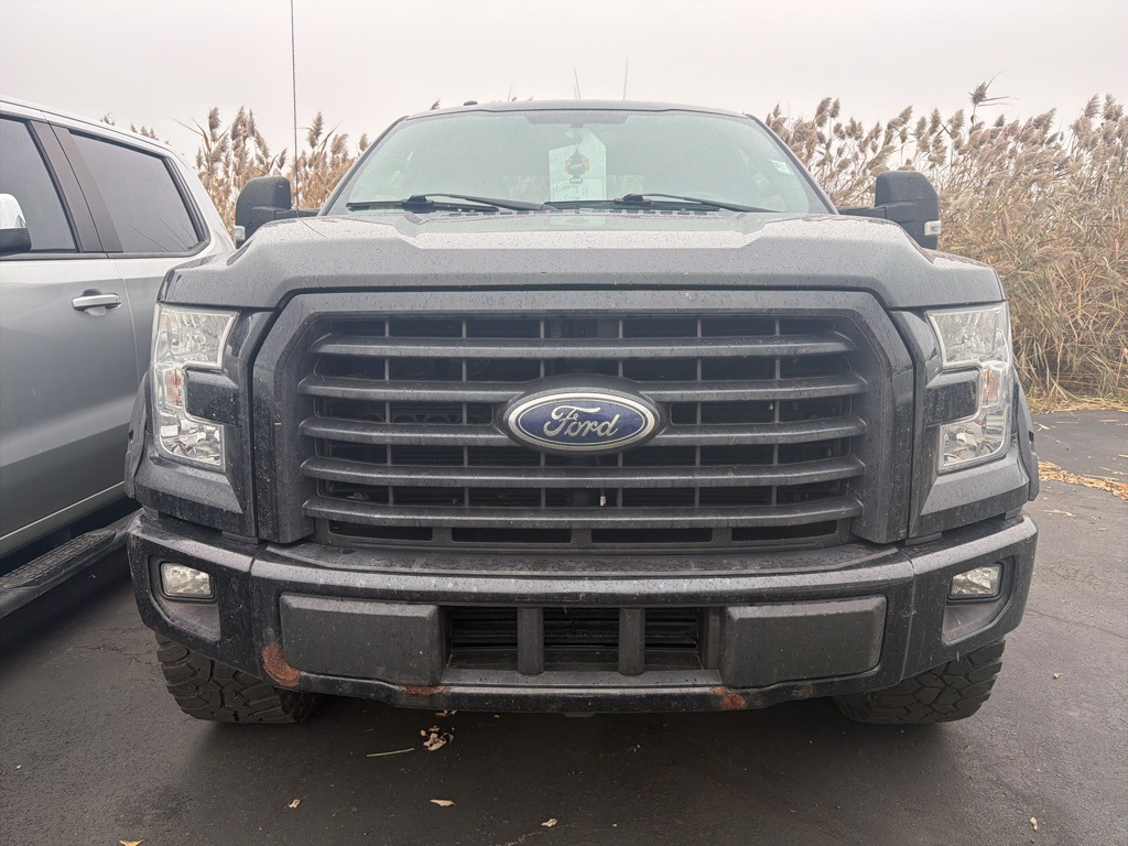 2015 Ford F-150 XLT photo 2