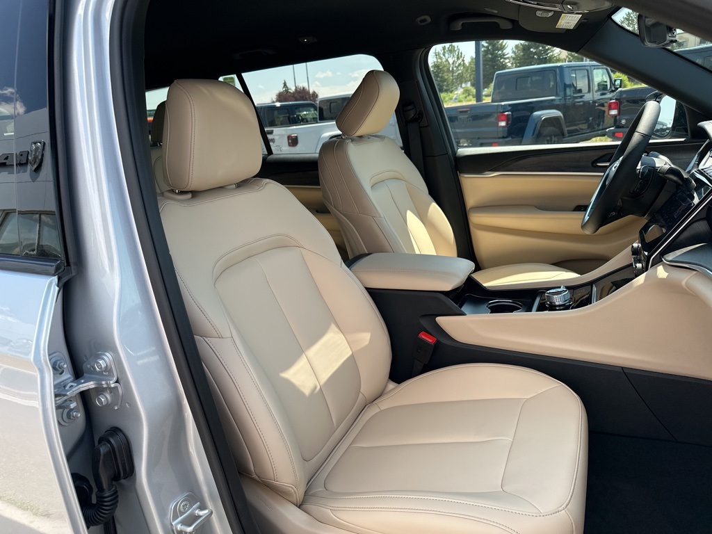2025 Jeep Grand Cherokee Limited photo 40