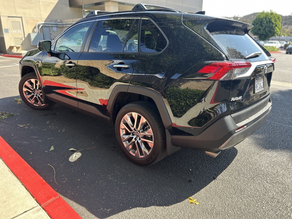 2019 Toyota RAV4 Limited photo 4