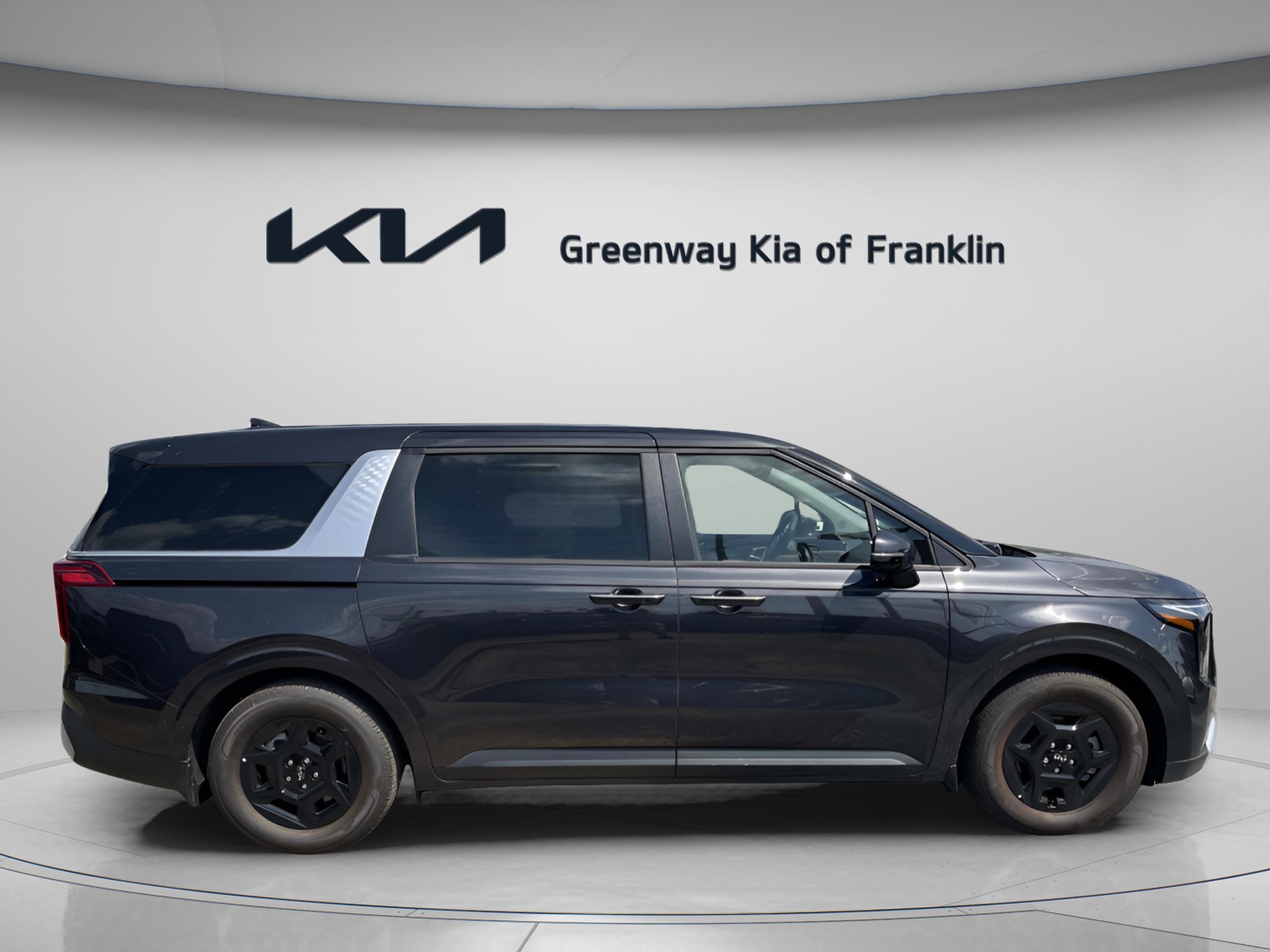 2025 Kia Carnival LXS photo 8