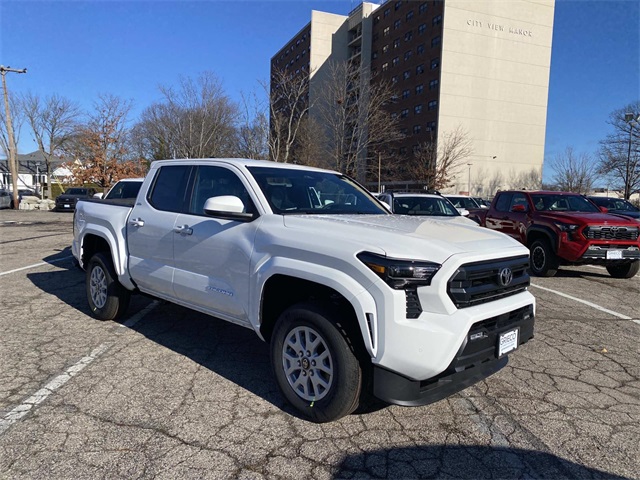 2025 Toyota Tacoma SR5's photo