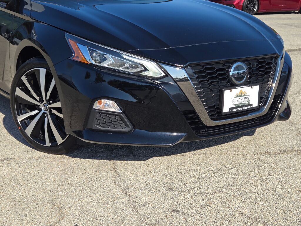 2022 Nissan Altima 2.5 SR photo 3
