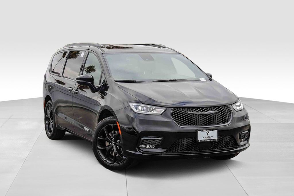 2026 Chrysler Pacifica Limited photo 2