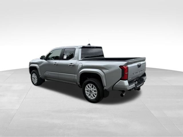 2025 Toyota Tacoma SR5 4x4 Double Cab photo 3