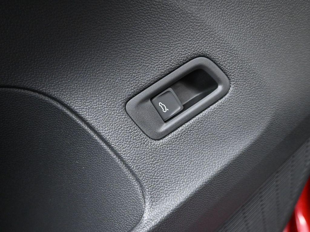 2025 Volkswagen Atlas Cross Sport SEL R-Line photo 35