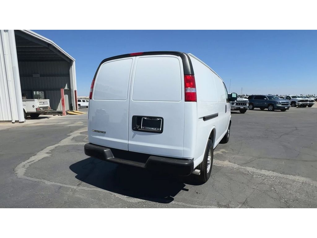 2025 Chevrolet Express Cargo 2500 photo 11