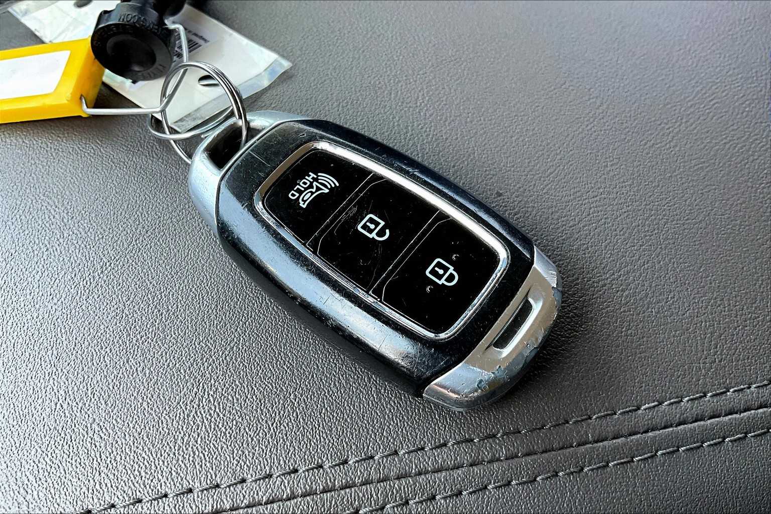 2020 Hyundai Santa Fe SEL photo 6