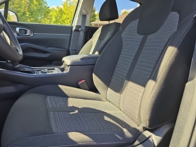 2024 Kia Sorento LX photo 21