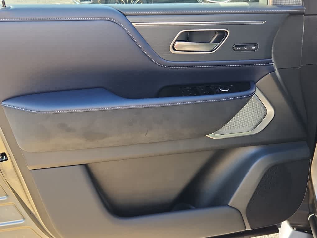 2026 Infiniti QX80 Sensory photo 10