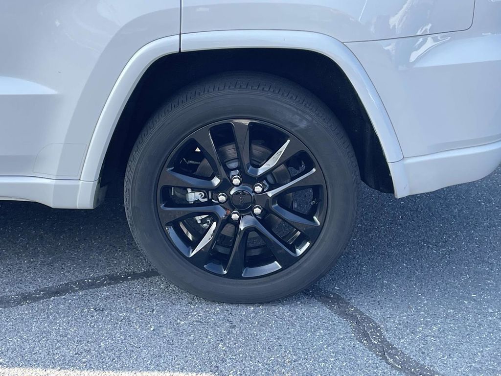 2021 Jeep Grand Cherokee Laredo X photo 5