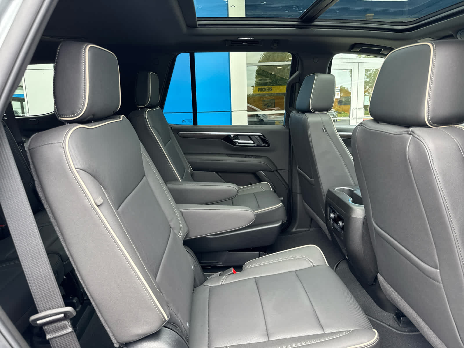 2025 Chevrolet Tahoe Premier photo 5