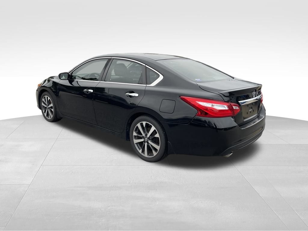 2016 Nissan Altima 2.5 SR photo 4