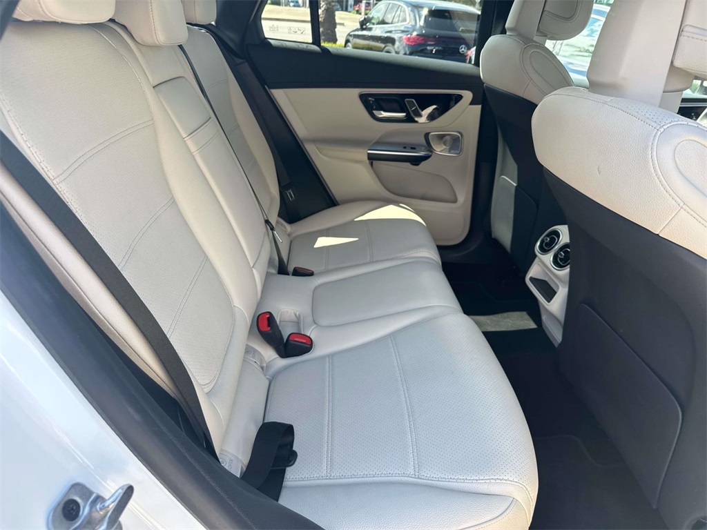 2025 Mercedes Benz GLC 300 4MATIC photo 7