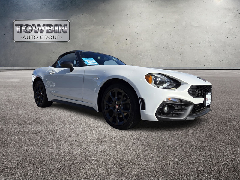2017 Fiat 124 Spider Abarth photo 2