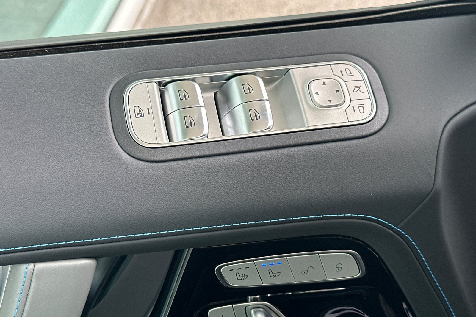 2025 Mercedes Benz G photo 21