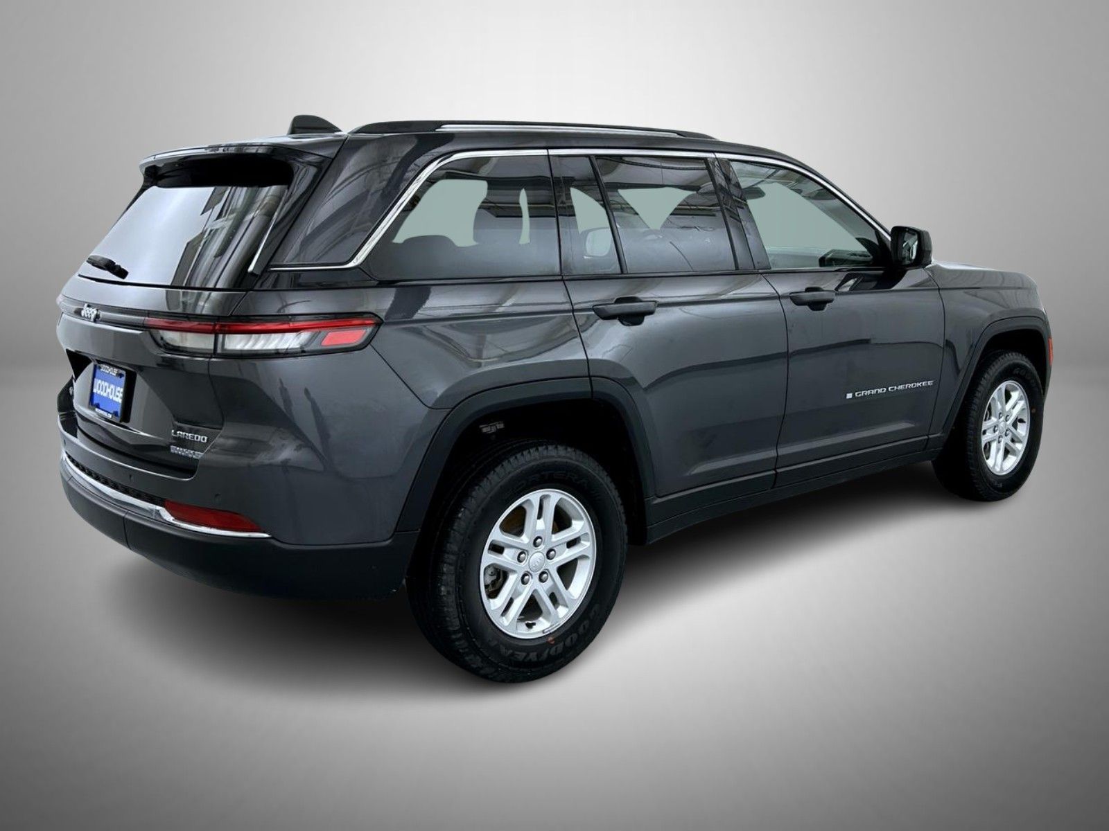 2023 Jeep Grand Cherokee Laredo photo 5