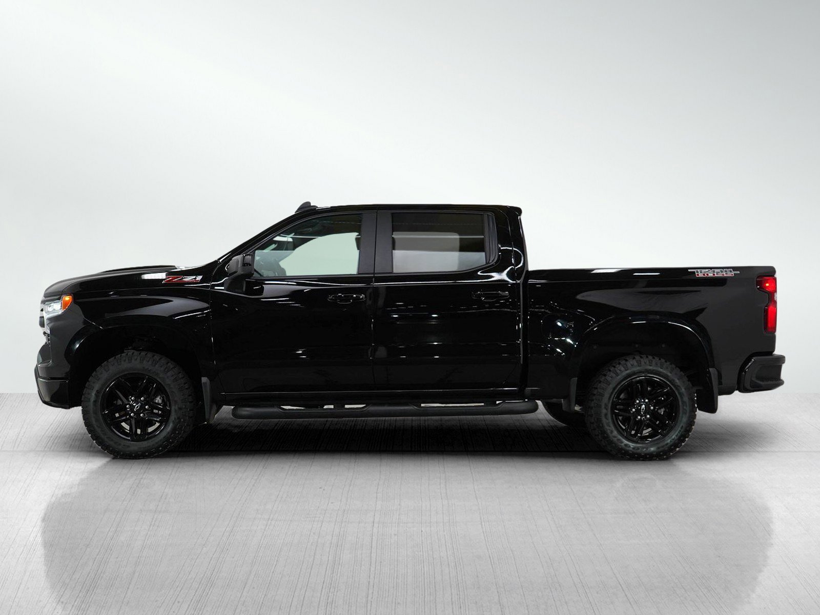 Used 2023 Chevrolet Silverado 1500 LT Trail Boss with VIN 3GCUDFED5PG229364 for sale in Roseville, Minnesota