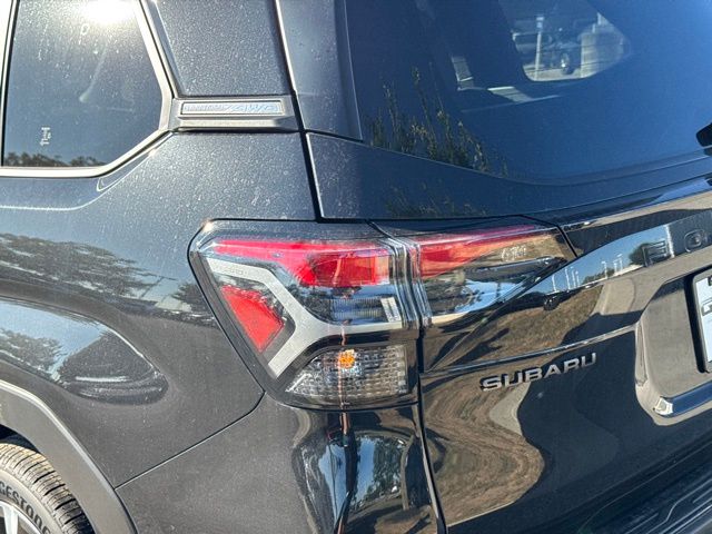 2025 Subaru Forester Touring photo 10