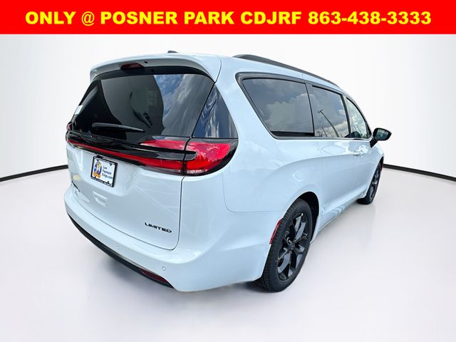 2026 Chrysler Pacifica Limited photo 5
