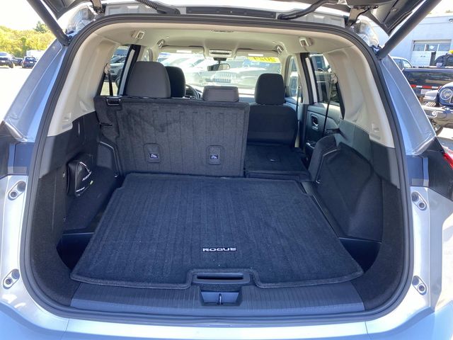 2024 Nissan Rogue SV photo 3