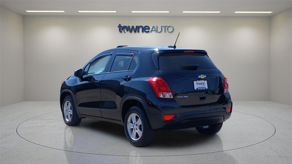 2022 Chevrolet Trax LS photo 3