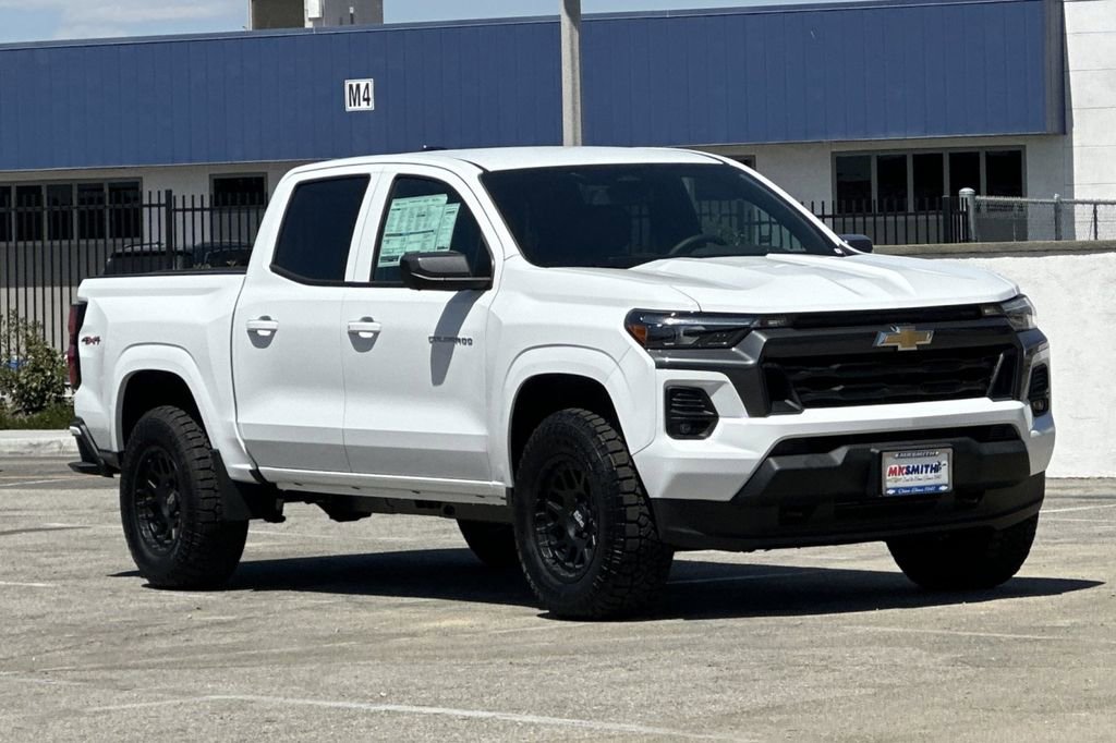2025 Chevrolet Colorado Work Truck LT photo 2