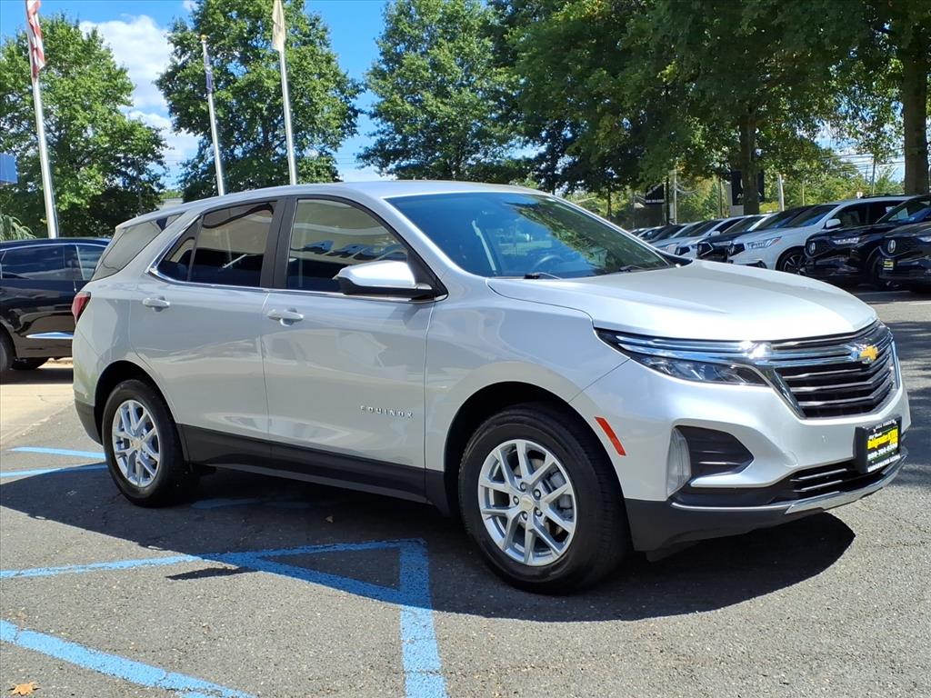 2022 Chevrolet Equinox LT photo 2