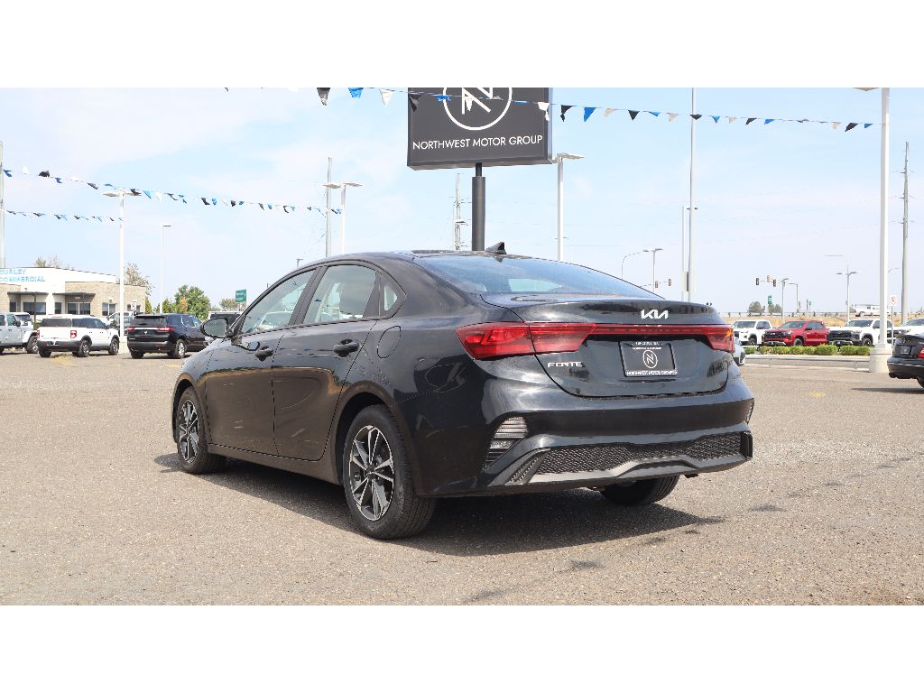 2023 Kia Forte LXS photo 5