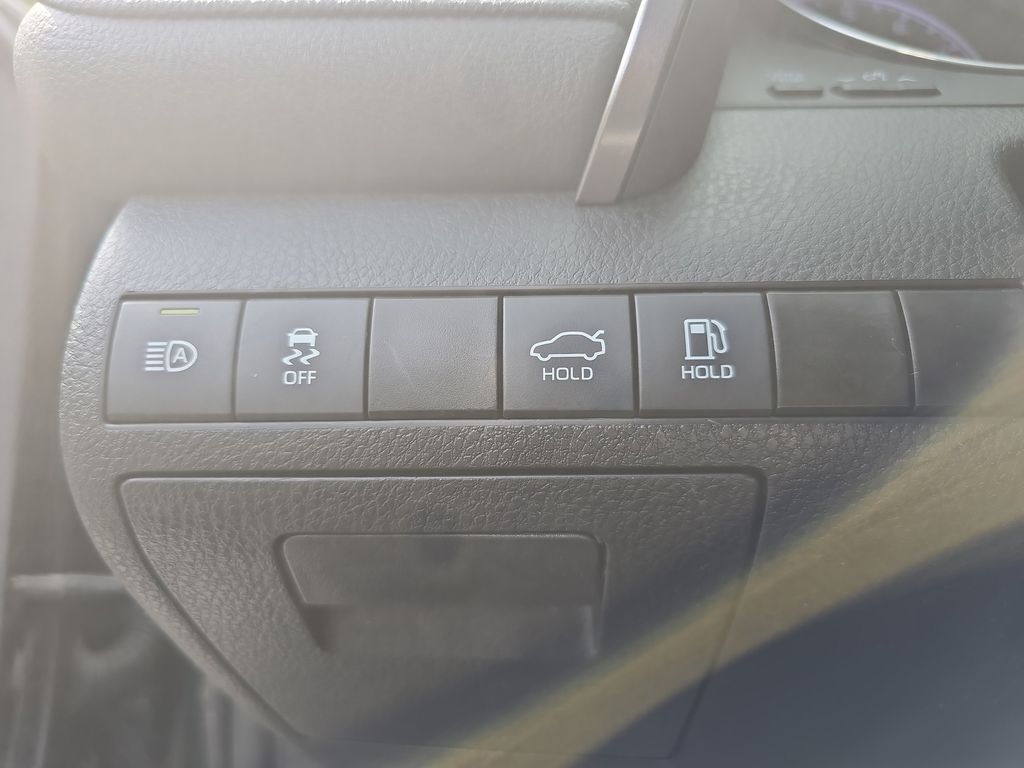 2021 Toyota Camry LE photo 25